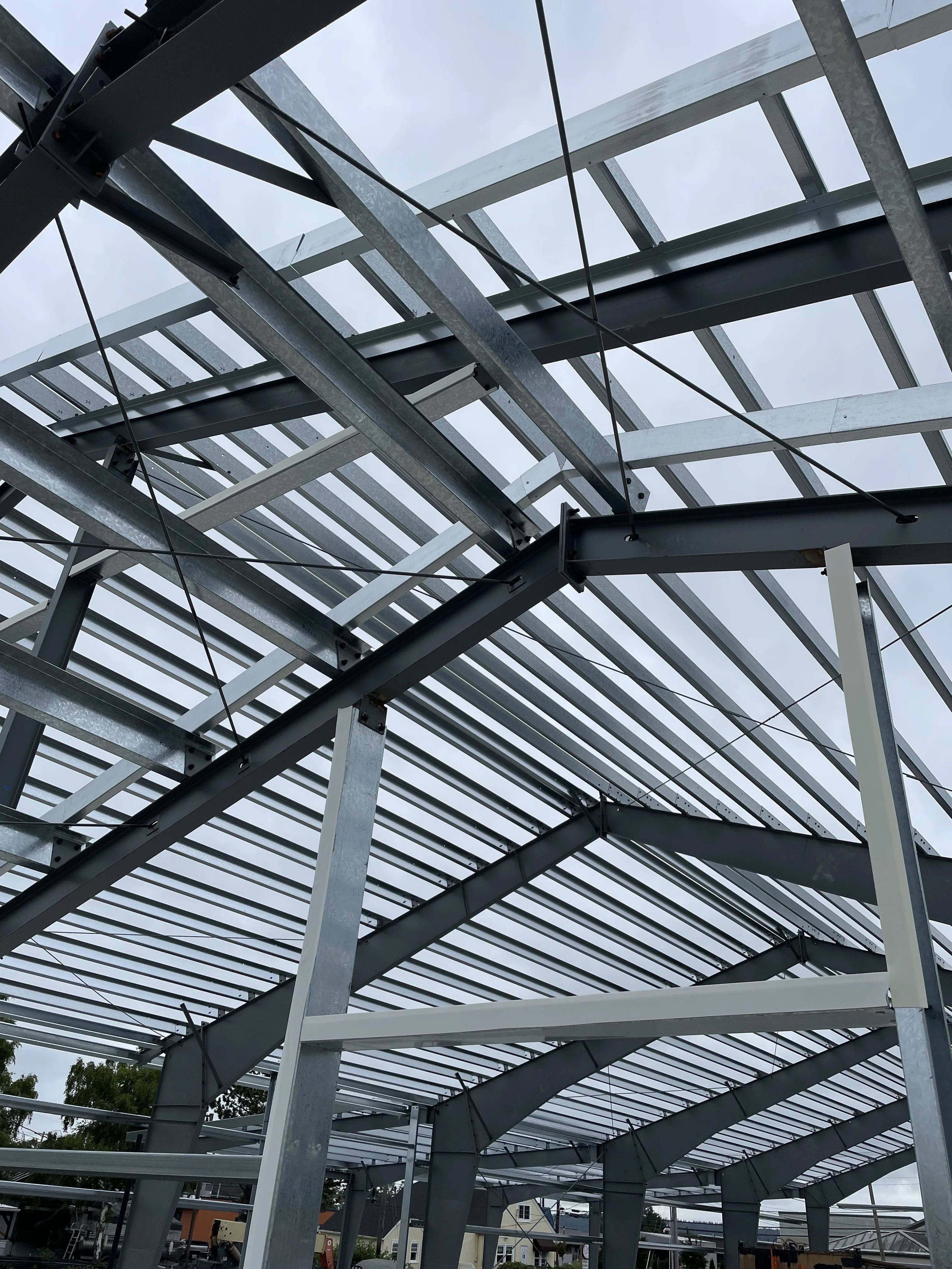 Steel building frame erection with crew on lifts — Pilchuck Construction Western Washington