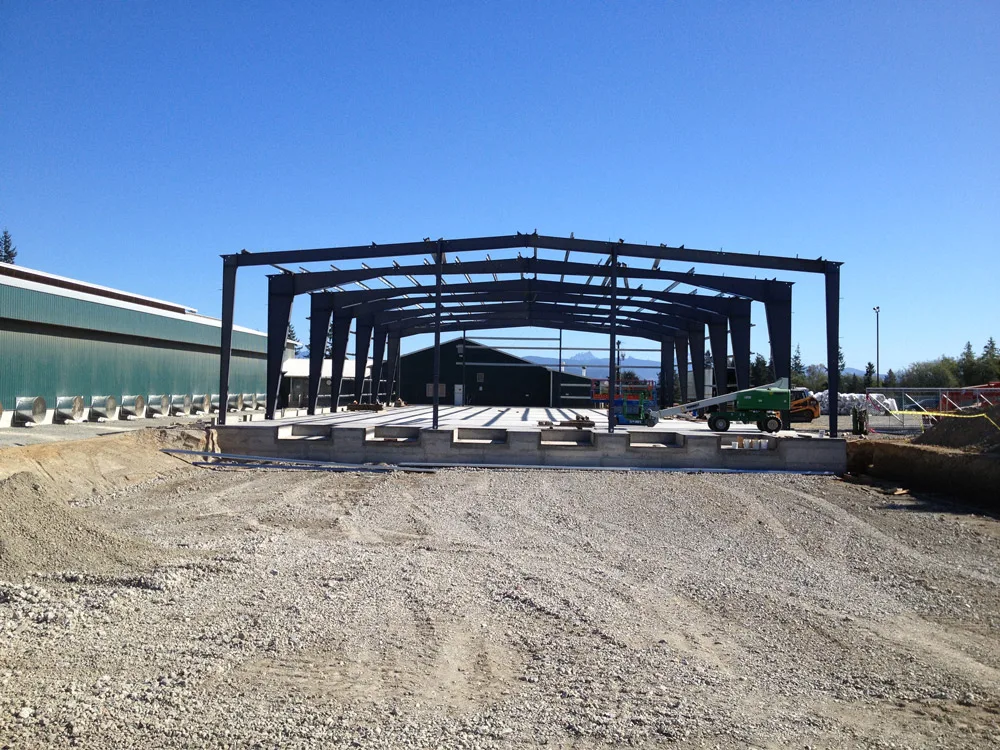 Steel building frame erection in Western Washington
